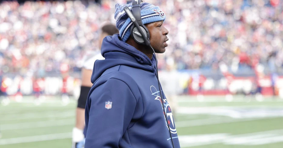 What hiring Tony Dews as running backs coach means for the Patriots