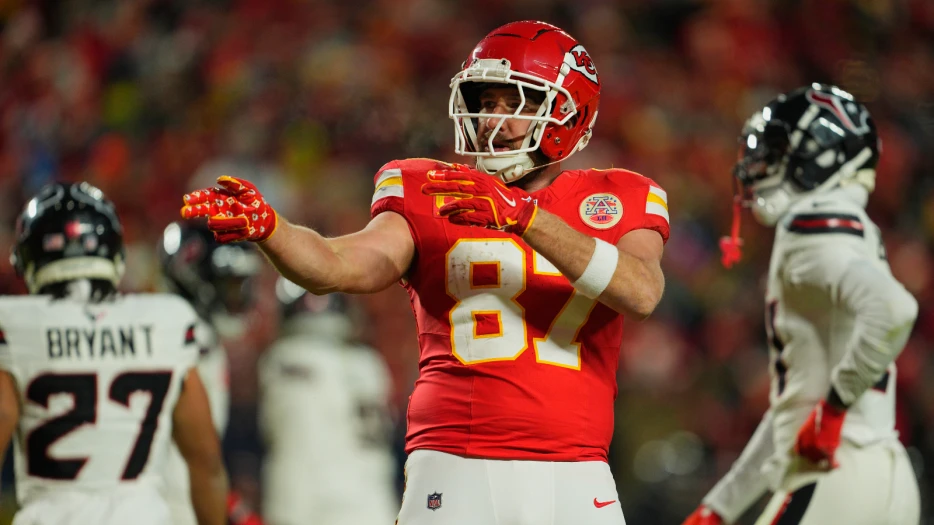 Bill Belichick Gives Travis Kelce A Leg Up Over Rob Gronkowski In GOAT Tight End Debate