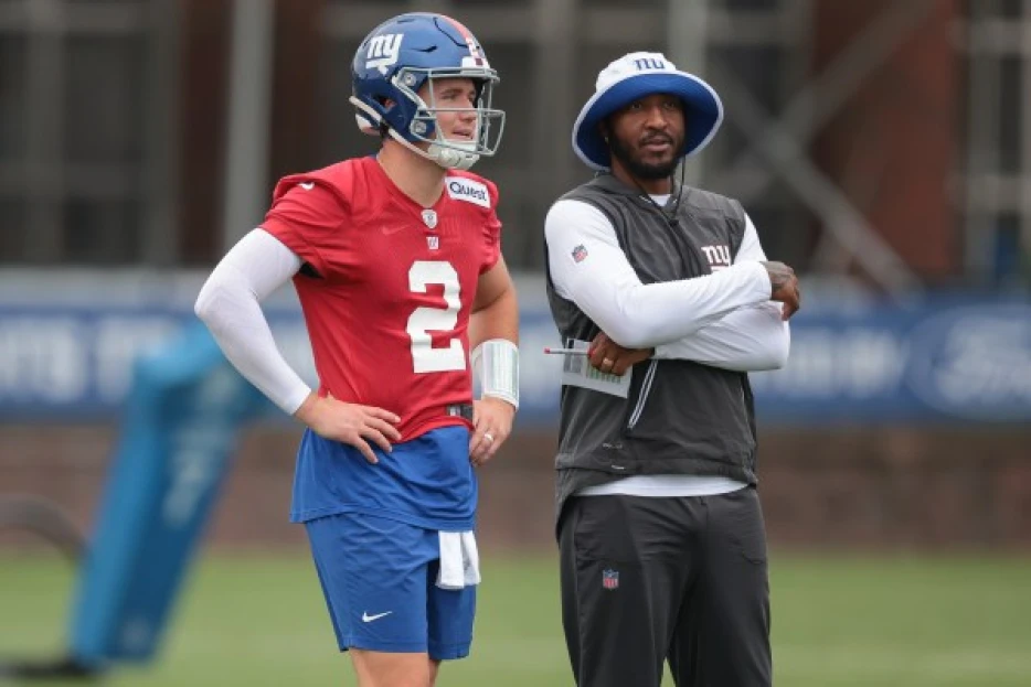 Browns interview Giants assistant quarterbacks coach Christian Jones