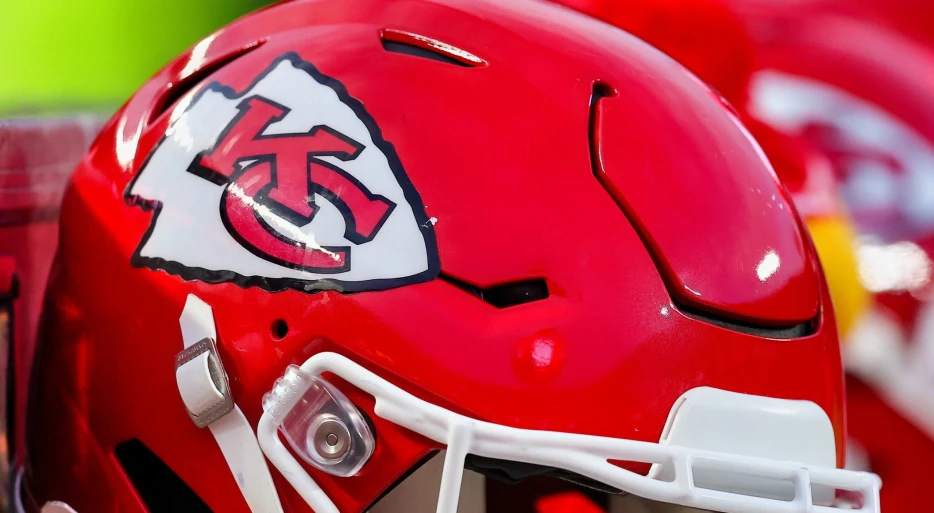 Social Media Leaked A Photo Of The New Kansas City Chiefs Helmet For 2025, And Fans Are Confused