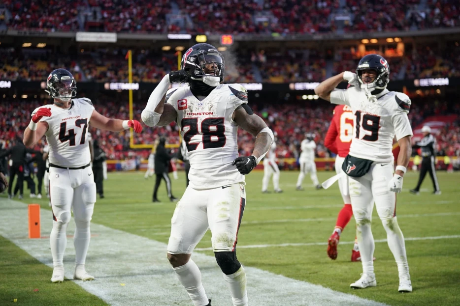 Texans Legend Draws Attention to NFL’s Suspicious $25,000 Fine on Joe Mixon