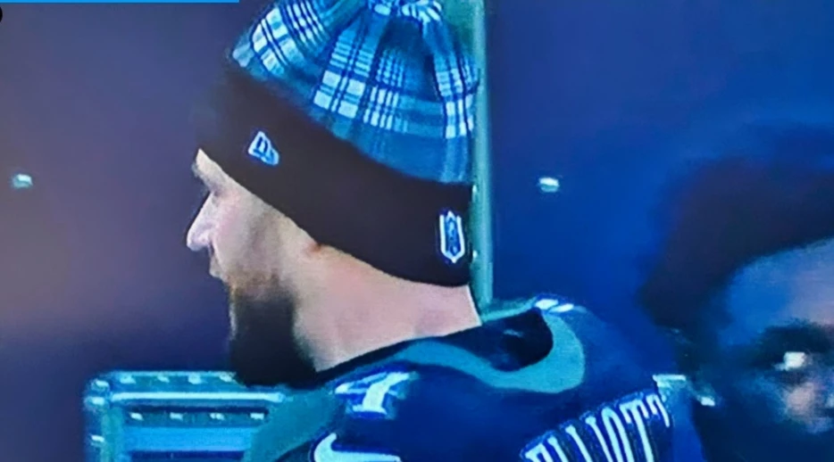 Cameras Caught Eagles Kicker Jake Elliott Getting The “Look Of Death” From His Teammate On The Sideline After Missing Field Goal In NFC Championship Game