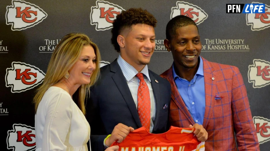 Patrick Mahomes’ Father Issues 4-Word Message Ahead of Chiefs’ AFC Championship Game vs. Bills