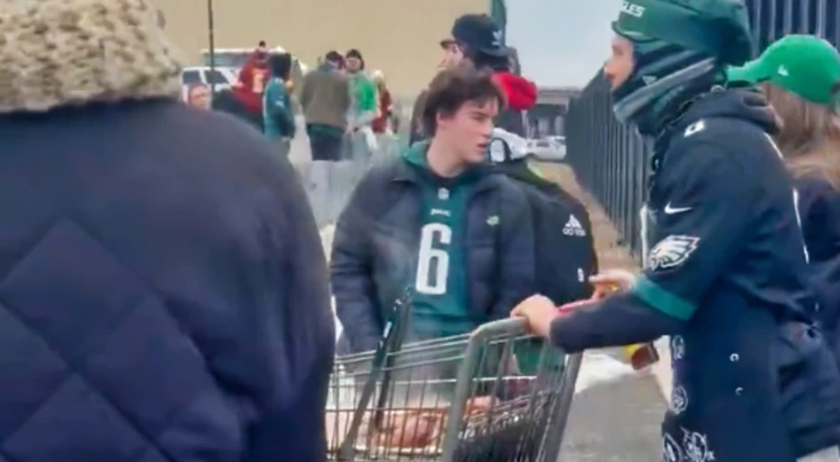 “They’ll Study The Genius Of Eagles Fans One Day”: Everyone Is In Complete Awe Over Eagles Fan’s Unique Tailgate Setup That Could Change Pregame Barbecuing Forever (VIDEO)