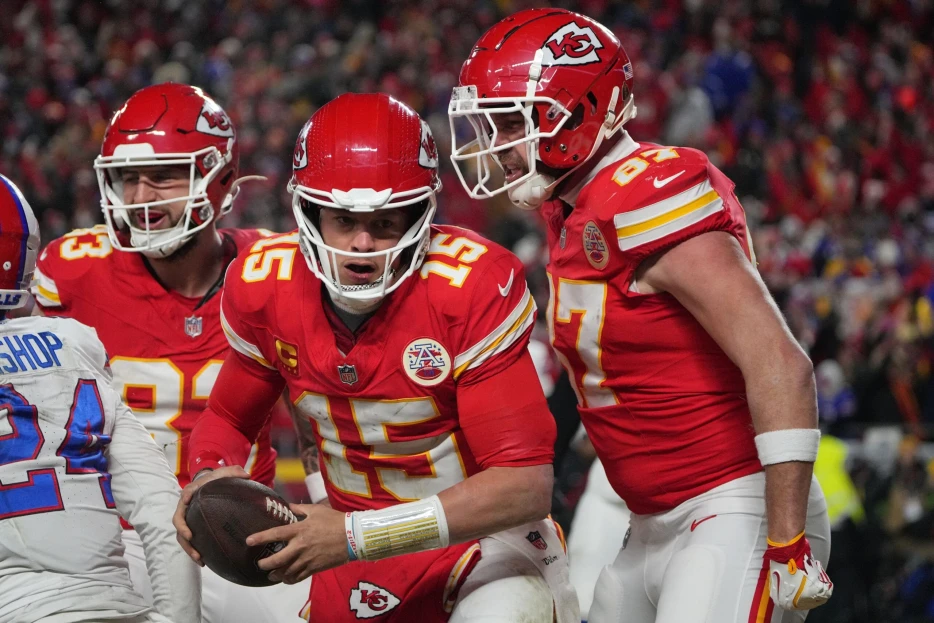 ’15 Was Playing the Best He’s Played All Year’ – Travis Kelce Heaps Heavy Praise on Patrick Mahomes After Chiefs Defeat Bills in AFC Title Game