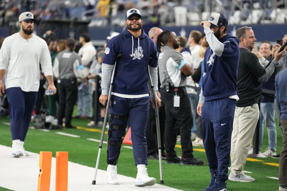 Cowboys Star Micah Parsons’ Brother Accuses Media of Running an Agenda on Dak Prescott