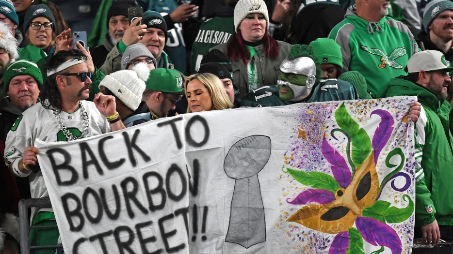 Eagles Fan Casually Fires A Gun Into The Air While Celebrating Playoff Win With Revelers Who Flocked To The Streets Of Philly