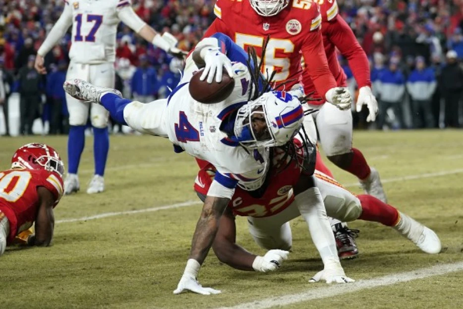 JJ Watt perfectly summed up James Cook's stunning touchdown with 1 GIF