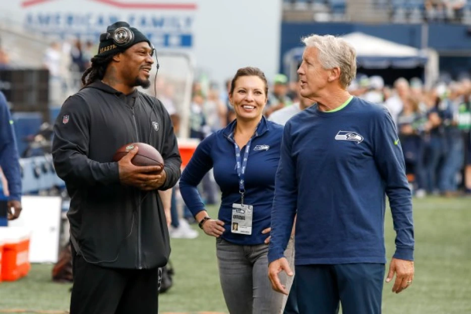 Marshawn Lynch delightfully crashed Pete Carroll's first Raiders press conference