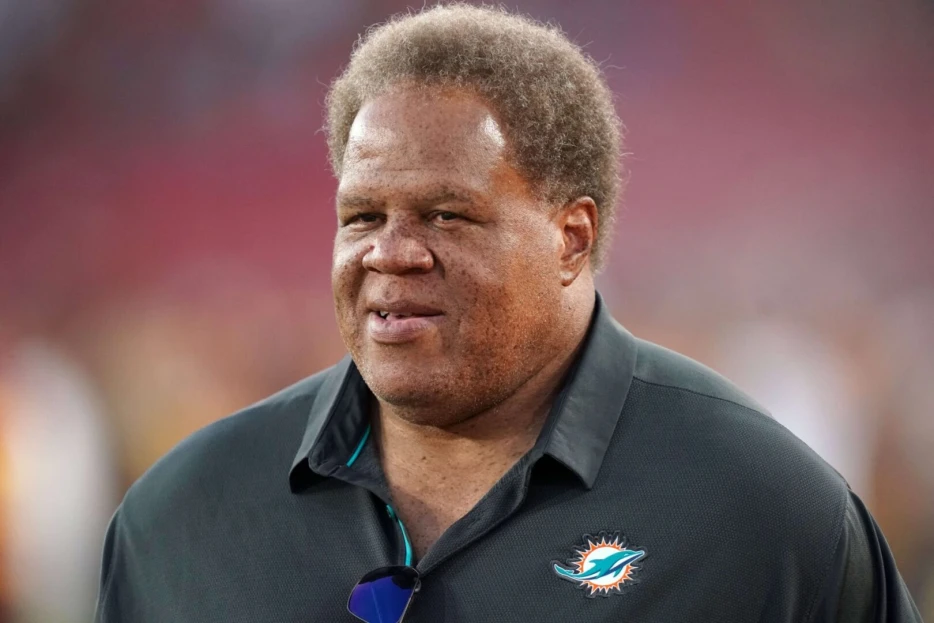 Titans Hiring Dolphins’ Reggie McKenzie In Senior Scouting Role