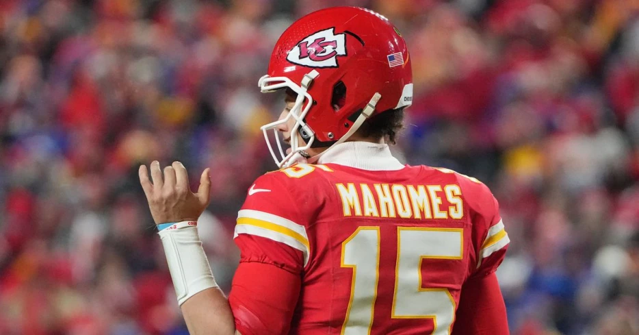 Arrowheadlines: Patrick Mahomes continues to destroy QB legacies