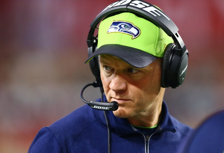 Darrell Bevell Expected Raiders OC Favorite; Tom Cable Reunion On Radar