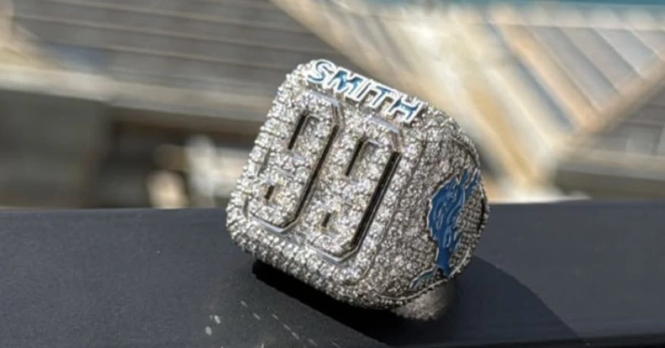 Za’Darius Smith got a Lions Super Bowl ring made