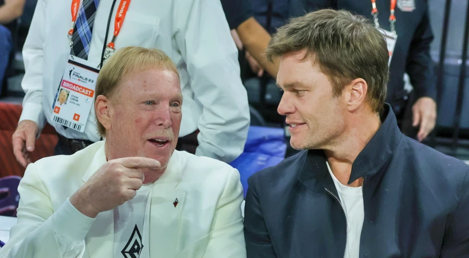 Mark Davis Makes Interesting Comparison Between Tom Brady &amp; Jon Gruden While Explaining The GOAT’s Role With Raiders Amid Rumors That He’s “Running Everything”