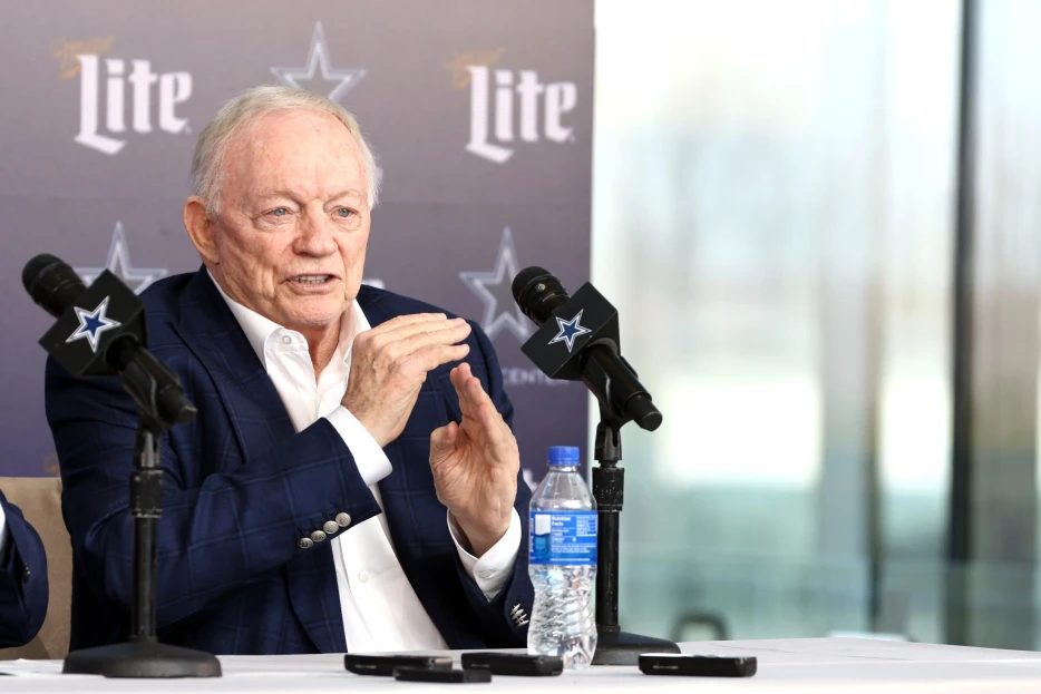 Micah Parsons’ Brother, Terrence, Accuses Cowboys Owner Jerry Jones of Being ‘Cheap as Hell’