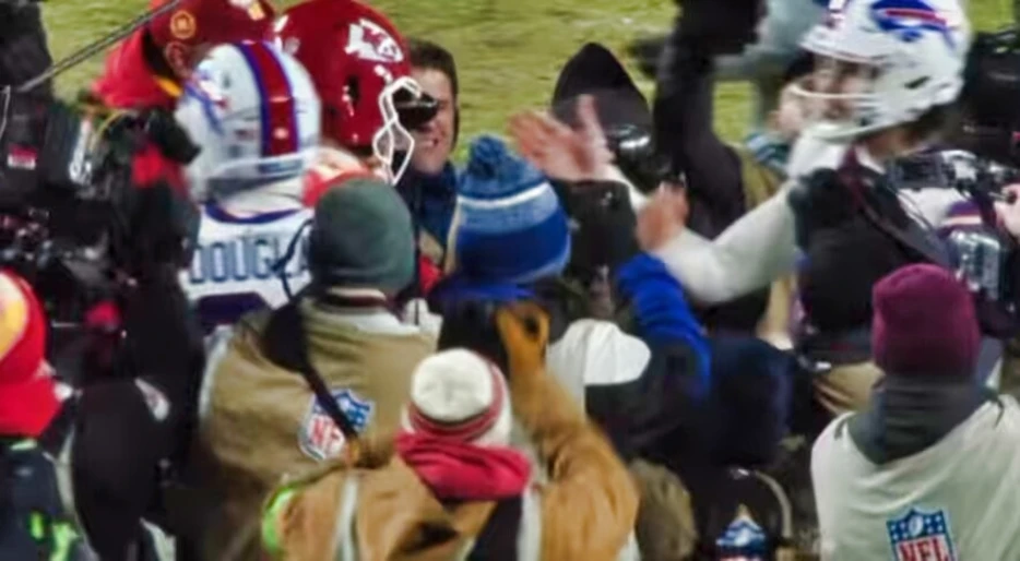 Mic’d Up Cameras Caught Josh Allen’s Epic 4-Word Message To Patrick Mahomes After Bills-Chiefs AFC Championship Game