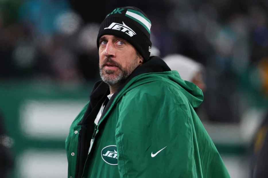 NFL Analysts Suggest Jets Pivot to $10 Million QB Over Aaron Rodgers To Usher In Aaron Glenn Era