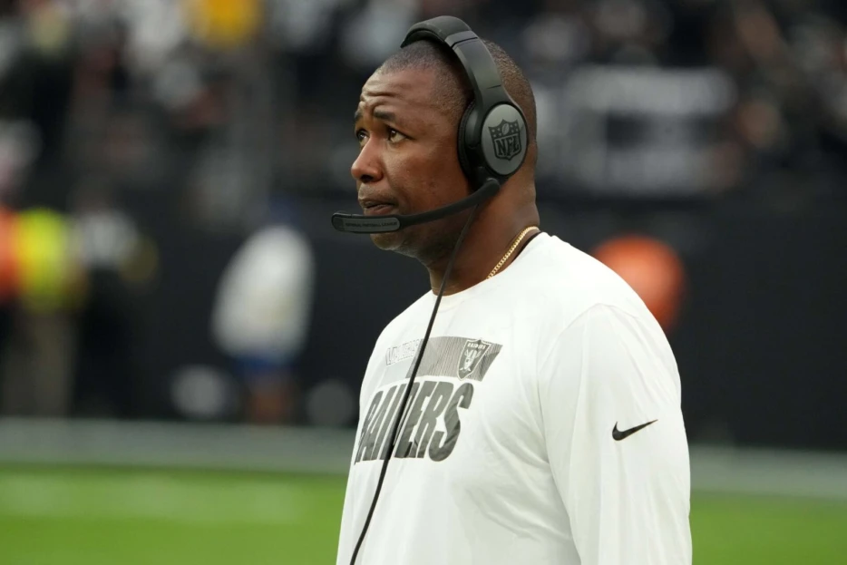 Raiders Re-Sign Defensive Coordinator Patrick Graham