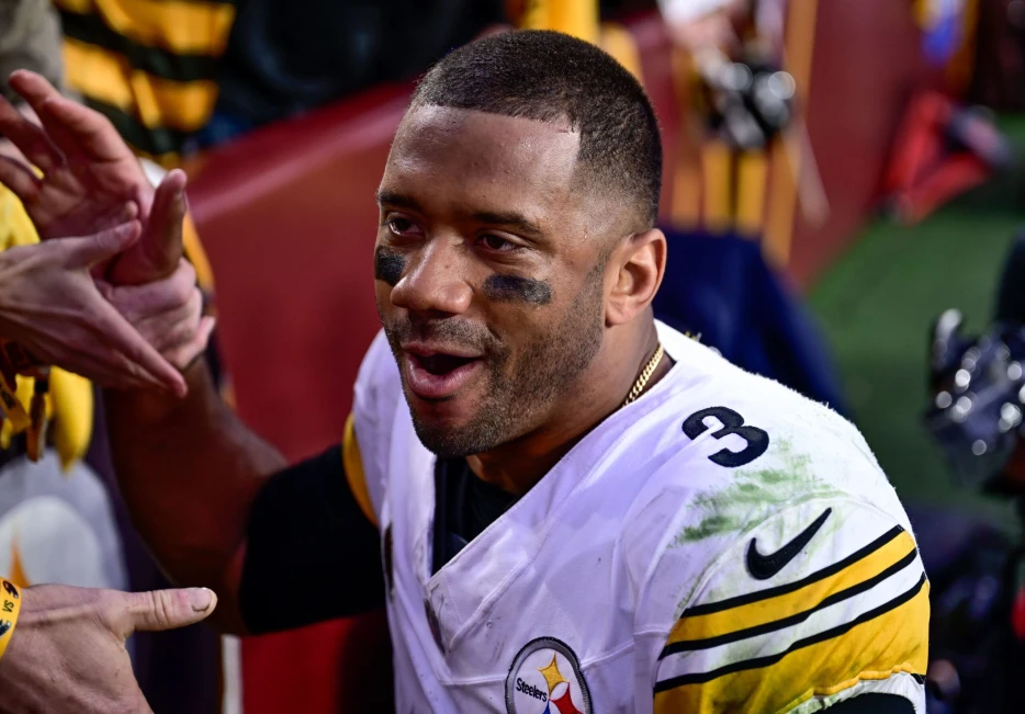 Schefter: Steelers Have ‘First Dibs’ at Re-Signing Russell Wilson