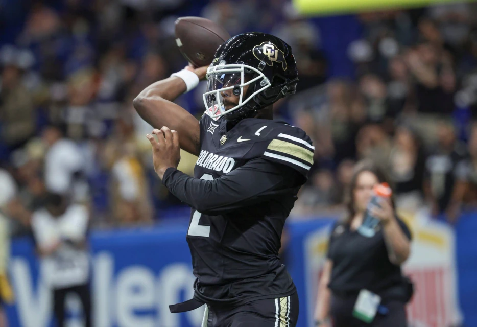 ‘Can’t Wait for His NFL Debut!’ — Fans Hyped Up for Shedeur Sanders as Colorado QB Showcases Impressive Footwork