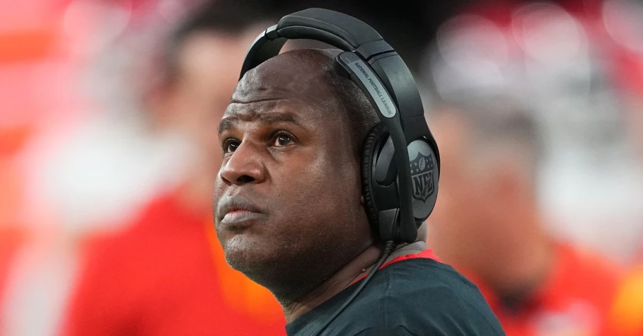 Chicago Bears Hire Eric Bienemy as Running backs Coach, Retain Jim Dray as Tight Ends Coach