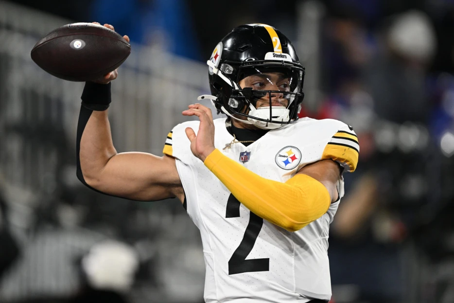 Steelers Legend Urges Franchise To Re-Sign Justin Fields in Free Agency Instead of Russell Wilson