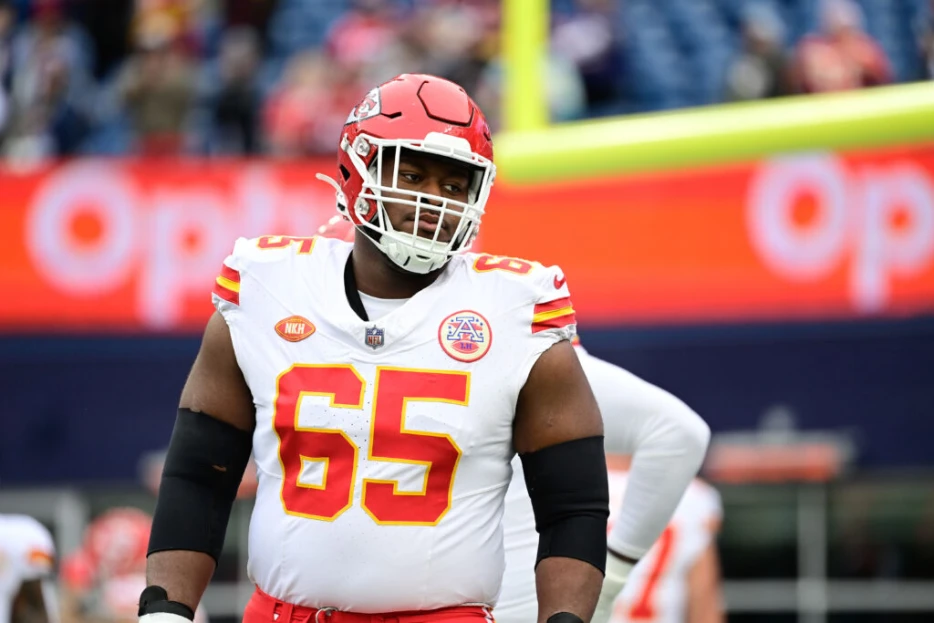 Chiefs RG Trey Smith In Line For Market-Topping Deal; Bears Could Have Interest