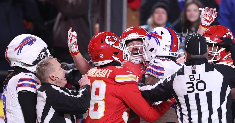 Chiefs TE Travis Kelce fined for taunting Bills S Damar Hamlin