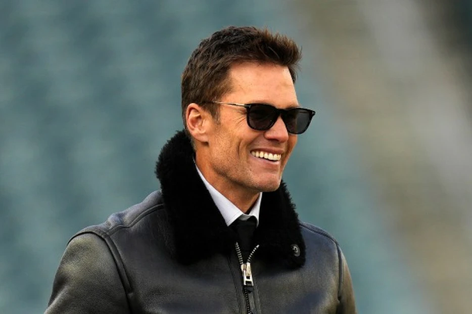 Tiki Barber cautions Tom Brady against mentioning Giants during Super Bowl broadcast