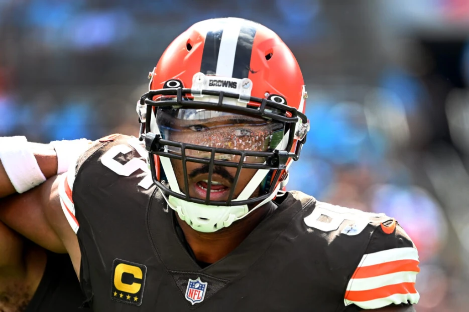 Browns’ Myles Garrett Requests Trade