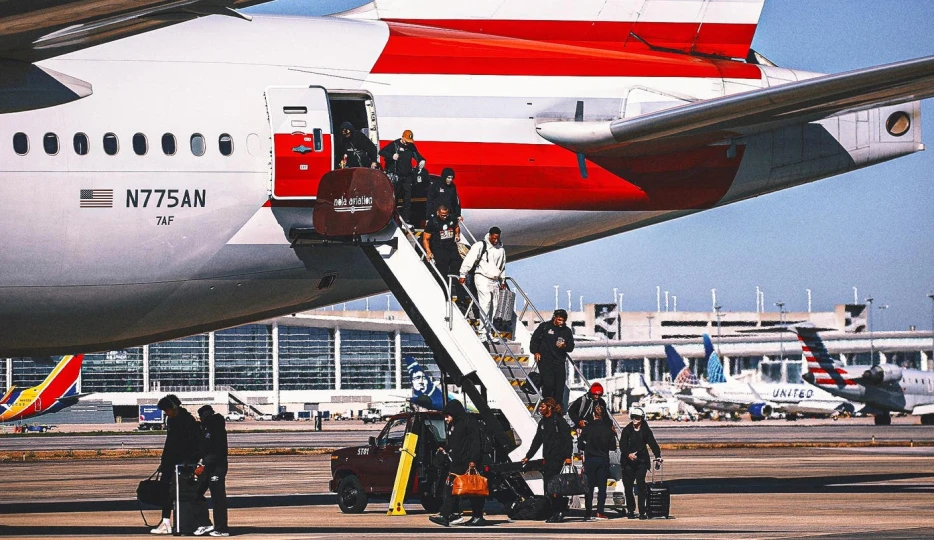 Eagles, Chiefs land in New Orleans for Super Bowl week