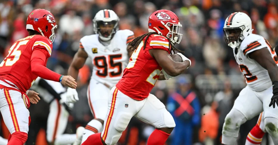 At the Super Bowl, Kareem Hunt comments on Myles Garrett’s Browns trade request