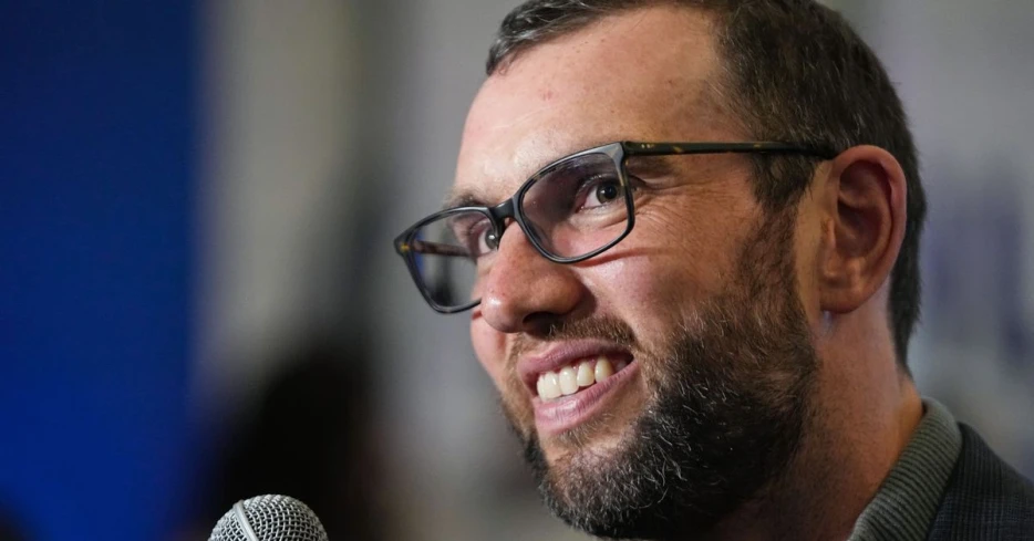 Former Colts QB Andrew Luck recalls the evening that his retirement was announced prematurely