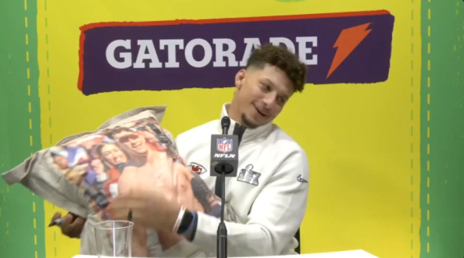 Patrick Mahomes hilariously signed a dad bod pillow during Super Bowl Opening Night