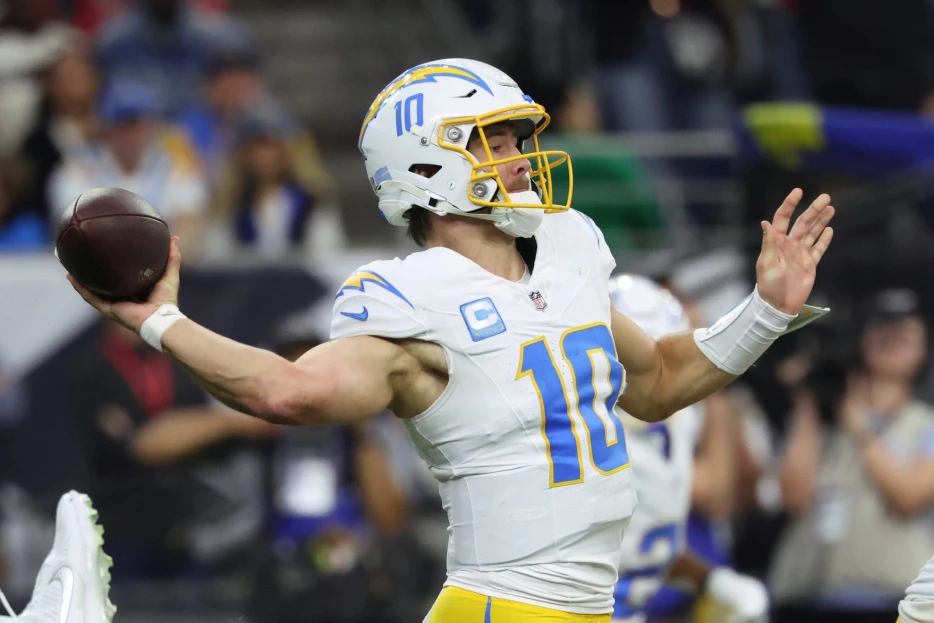 ‘Stop Disrespecting Him’ – $76,532,000 Chargers Star Flames Justin Herbert Haters After Disappointing End to Season