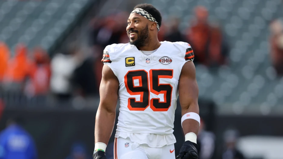 Video Of Myles Garrett Begging Dallas Cowboys To Save Him From Cleveland Resurfaces