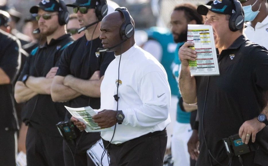 Buccaneers Hiring Charlie Strong As Defensive Line Coach