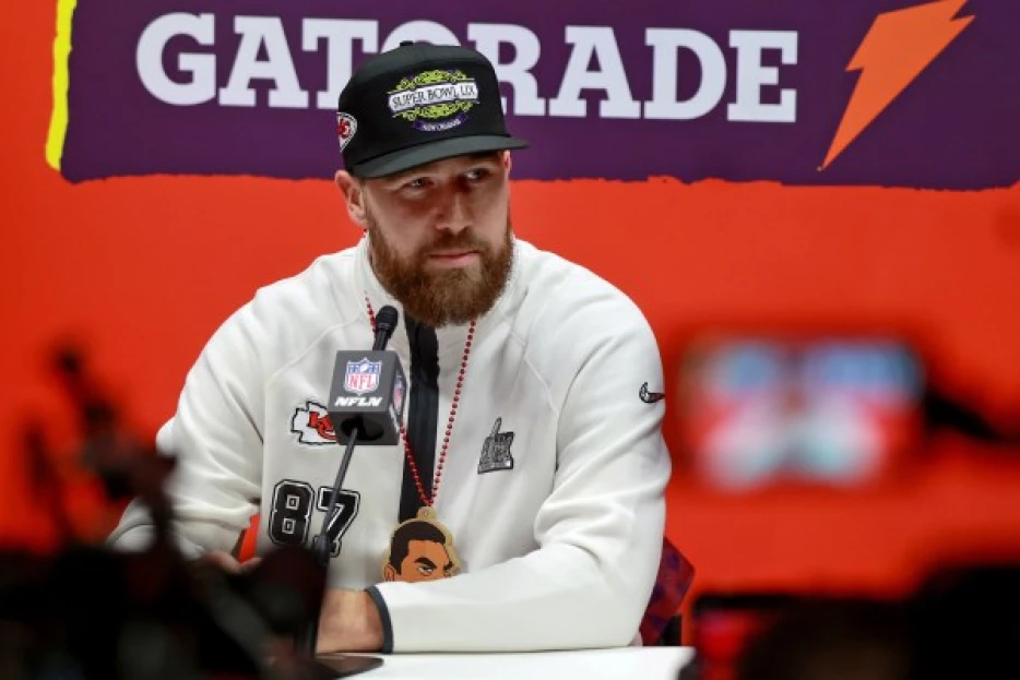 Travis Kelce deftly avoided a Taylor Swift and Chiefs referee conspiracy question