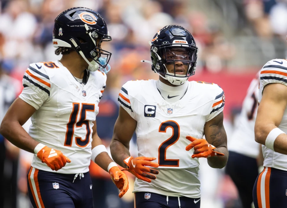 DJ Moore, Rome Odunze Send Message to Bears’ Front Office, Reveal WR They Want Chicago To Pursue