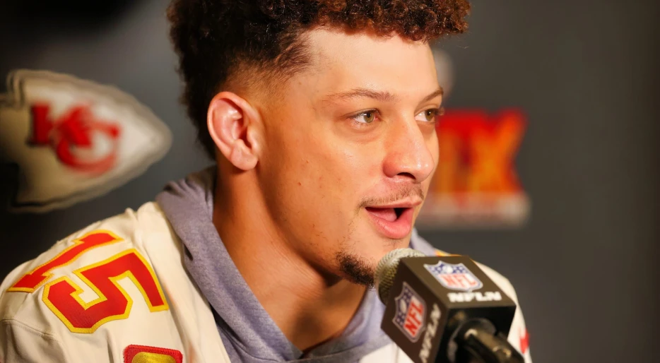 Patrick Mahomes Shuts Down &amp; Exposes U.S. Senator Over His Bald-Faced Lie Ahead Of Super Bowl