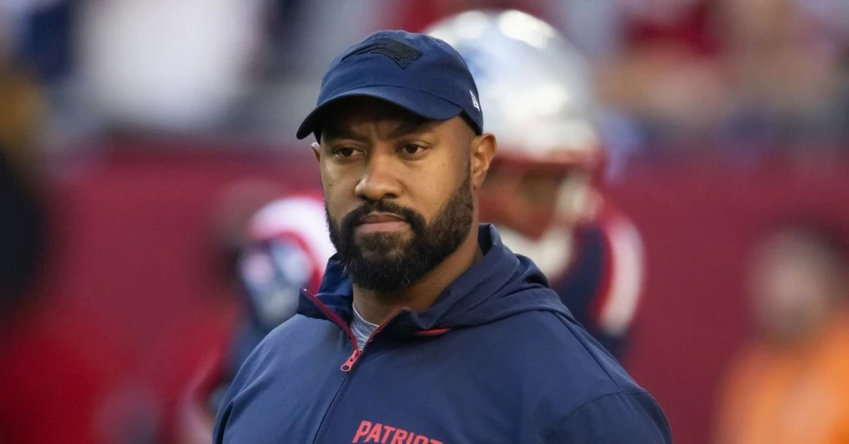 Patriots retain Deron Mayo, hire additional coaching assistants as 2025 staff gets finalized