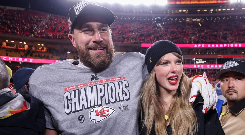 Taylor Swift Fans Are Officially Done With Travis Kelce &amp; “Boycotting” The Super Bowl Over His Comments About Donald Trump