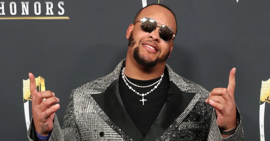 Dion Dawkins puts on a show at NFL Honors