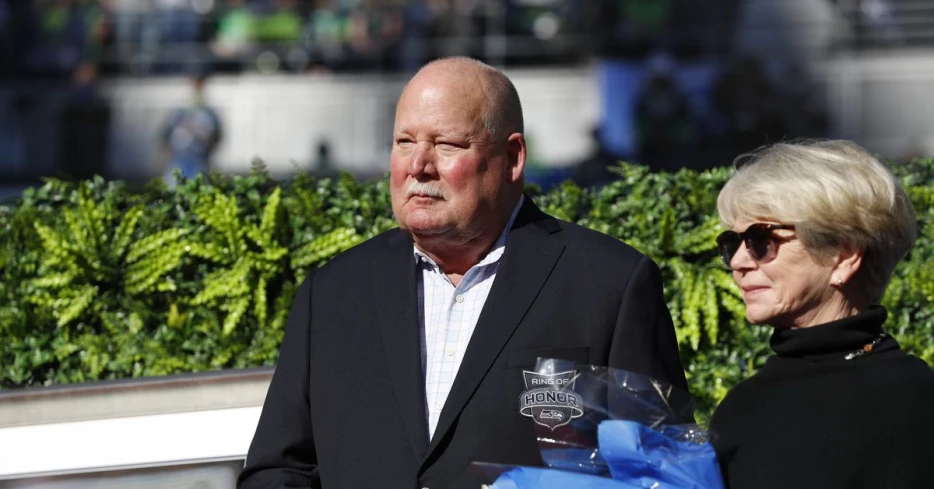 Pre-Snap Reads 2/7: Hall of Fame wait continues for Coach Holmgren