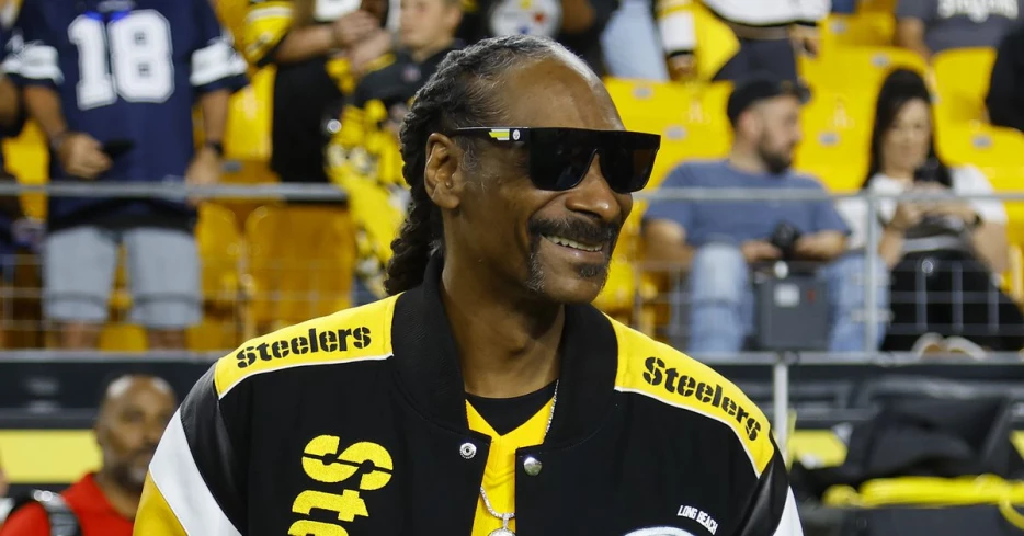 WATCH: Snoop Dogg makes his pitch as the Steelers’ next QB at NFL Honors