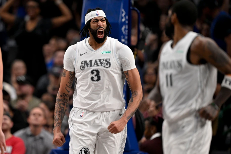 Anthony Davis Injury Update: Latest Details on Mavericks Superstar Exiting His Dallas Debut