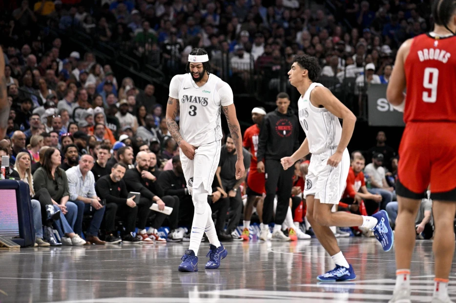 ‘The Luka Curse’ – NBA Fans React to Anthony Davis Suffering a Non-Contact Injury in Mavericks Debut