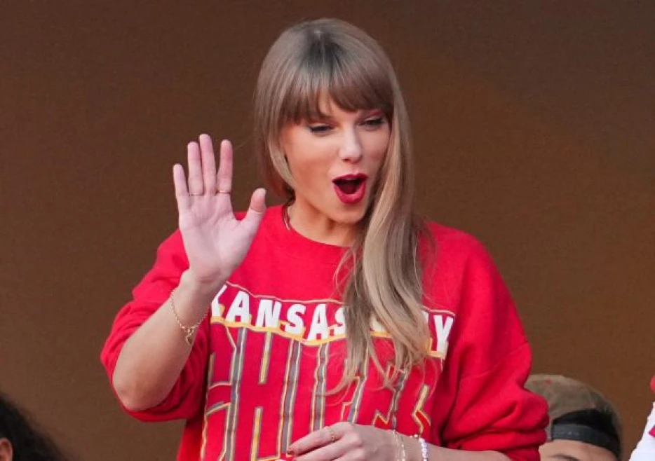 12 celebrity fans of the Kansas City Chiefs, including Jason Sudeikis and (duh) Taylor Swift