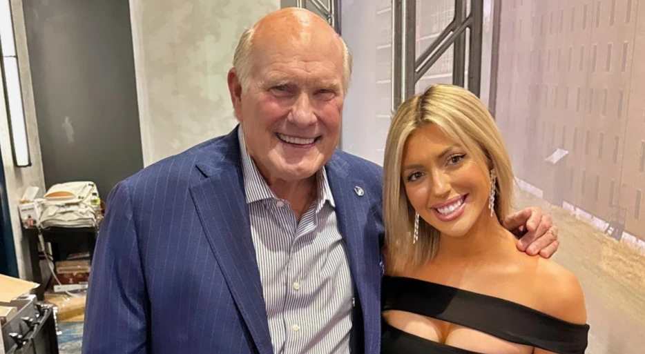 “Good Ole Bradshaw”: Social Media Had Plenty To Say About Terry Bradshaw’s Interesting Encounter With Pittsburgh Steelers Superfan Amanda Vance