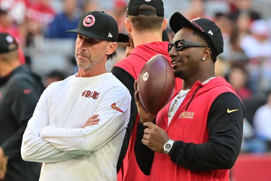 ‘I Don’t Think They’re Going To Get a Lot of Bidding’ – NFL World Reacts to Deebo Samuel Sr. Trade Request, What’s Next for 49ers